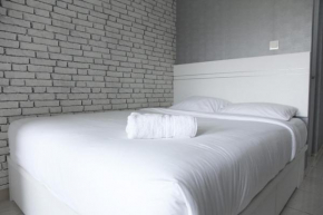 Modern and Comfortable Studio Apartment Springlake Summarecon near Summarecon By Travelio